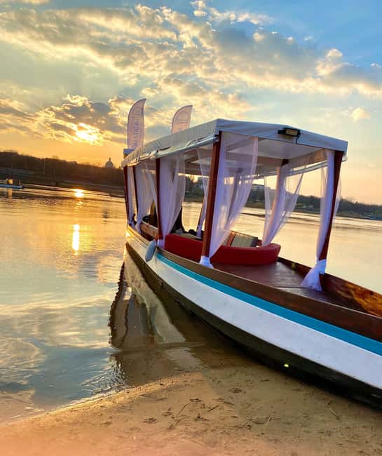 Warsaw: Private Gondola Cruise for Special Occasions - Finding AQUATICA at Bulwar Jana Karskiego
