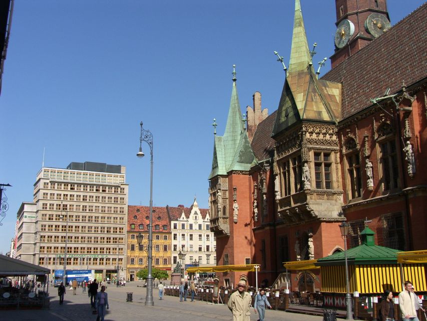 Wrocław: city walk with a professional guide and cruise - What the $167 group price really means