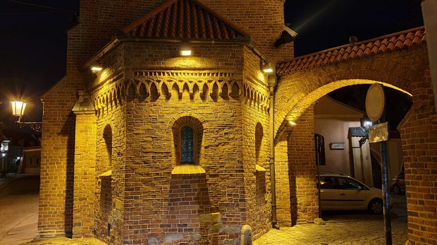Wrocław: Old City Night Walk and Gondola Ride - Why the private group matters