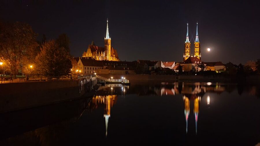 Wrocław: Old City Night Walk and Gondola Ride - The best reasons to book