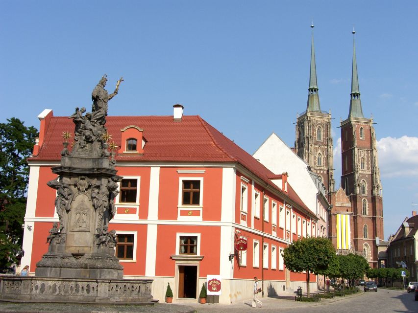 Wroclaw: Old City Walk and Cruise with Small Gondola - Market Square, city dwarves, and the Fencer Fountain